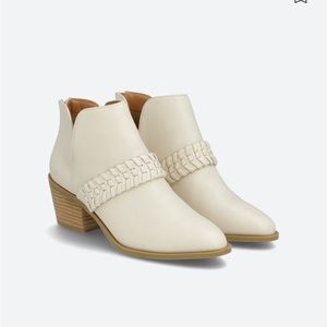 Dolce Vita booties in great condition